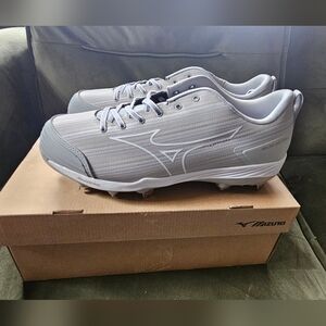 New Mizuno Sweep 6 Low Metal Cleats Women's Softball